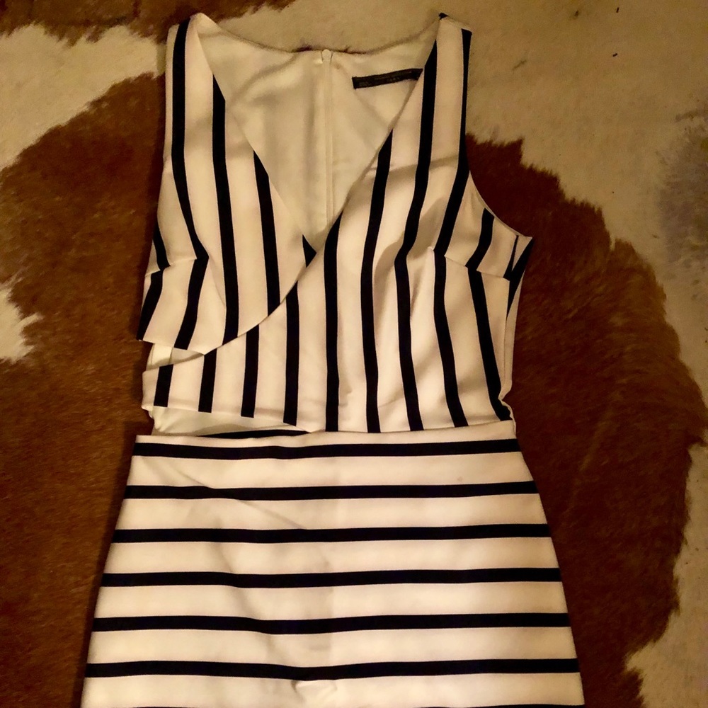 Zara navy stripe skort